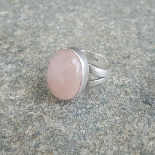 Bague quartz rose cabochon