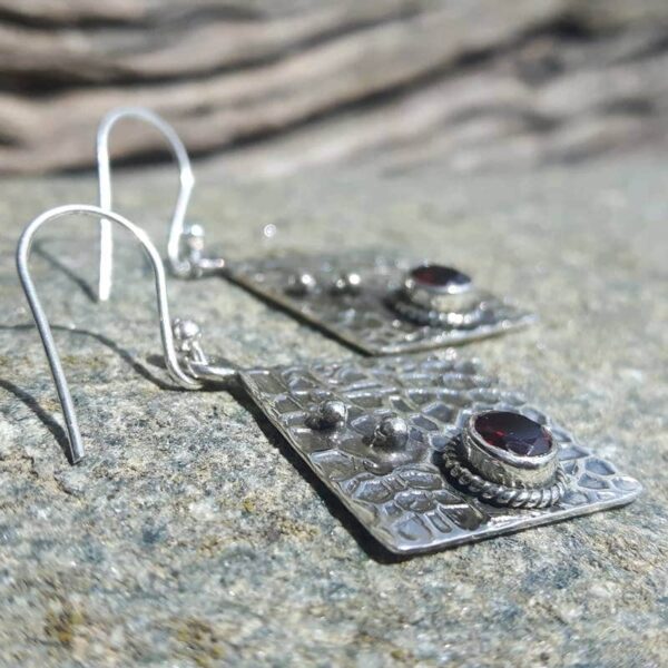 Boucles d'oreilles grenat en argent