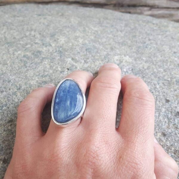 Bague en kyanite bleue