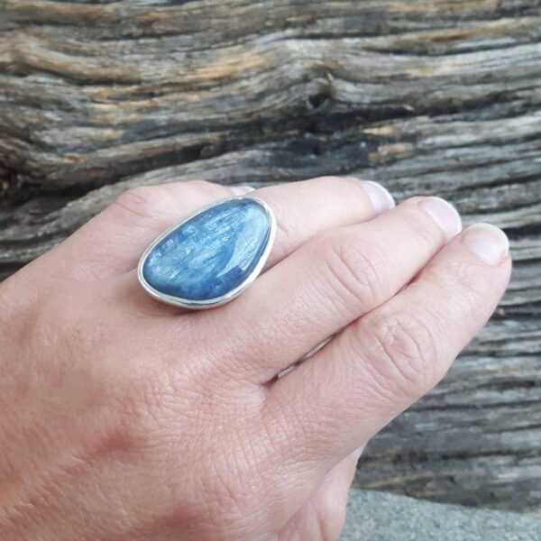 Bague en kyanite bleue