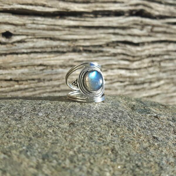 Bague ethnique en labradorite bleu