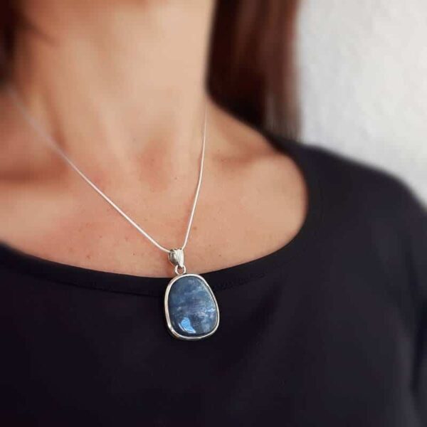 Pendentif en argent et kyanite bleue