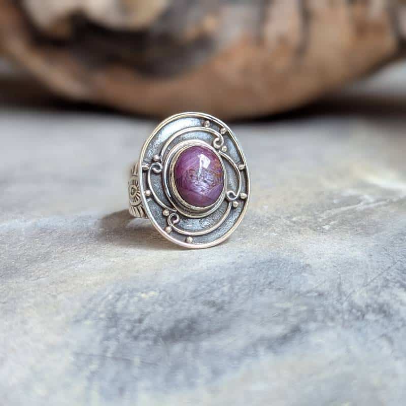 Bague ethnique ajustable en rubis indien argent Bague ethnique ajustable en rubis indien argent