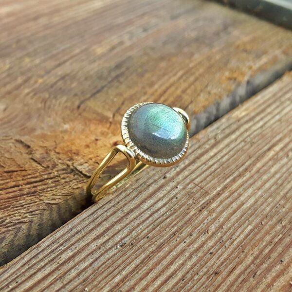 Bague fine dorée labradorite