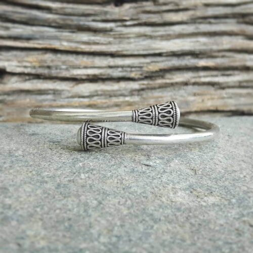 Bracelet jonc ouvert argent et perles