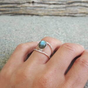 Bague fine en labradorite bleu