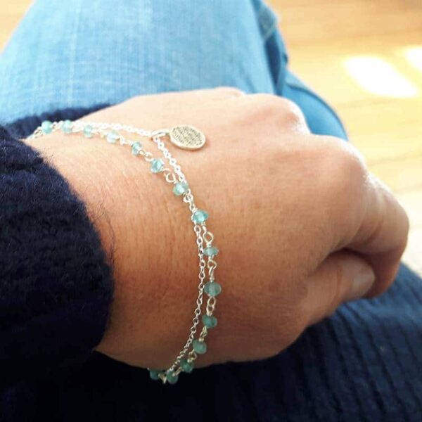 Bracelet fin en apatite bleue FLEUR DE VIE