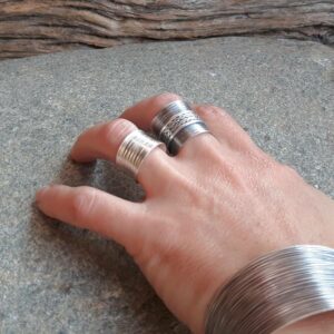 Bague striée en argent fin