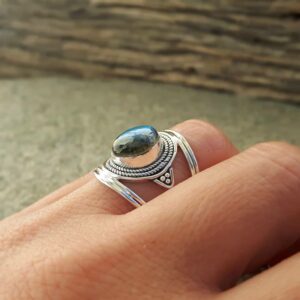 Bague ethnique en labradorite bleu