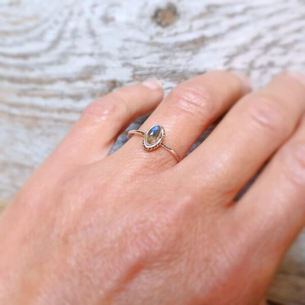 Bague labradorite ajustable minimaliste