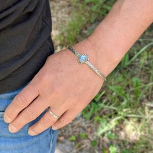 Bracelet jonc pierre de lune argent