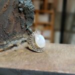 Créateur de bijoux artisanaux - Bague ethnique en pierre de lune