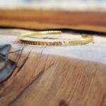 Jonc fin doré martelé JAÏ