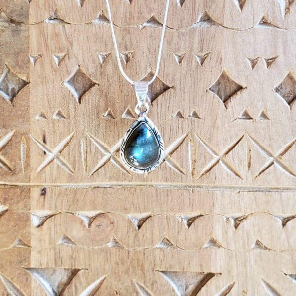 Pendentif labradorite bleu goutte