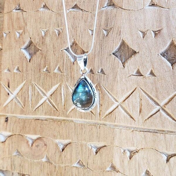 Pendentif labradorite bleu goutte