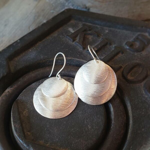 Boucles d'oreilles contemporaines en argent