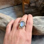 Bague pierre de lune véritable BAROQUE