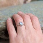 Bague fine pierre de lune argent perlé