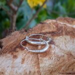 Créoles artisanales en argent torsadé