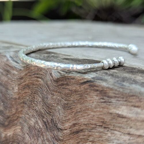 Bracelet jonc tribal en argent martelé