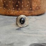 Bague en saphir étoilé noir