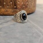 Bague en saphir étoilé noir