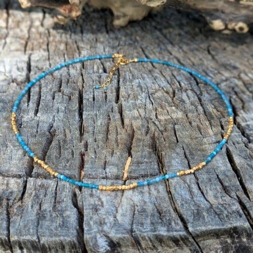 Collier fin en pierres naturelles d'apatite