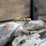 Bague fine texturée feston