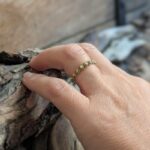 Bague fine texturée feston