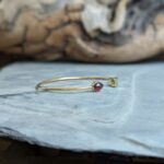 Jonc ouvert grenat doré