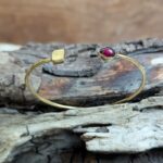 Jonc ouvert grenat doré