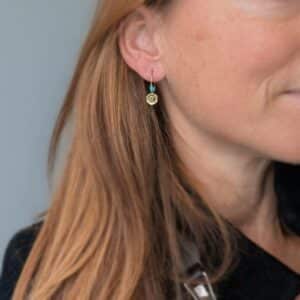 Mini créoles dorées turquoise Om