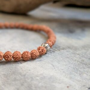 Bracelet fin en rudraksha de l'Himalaya