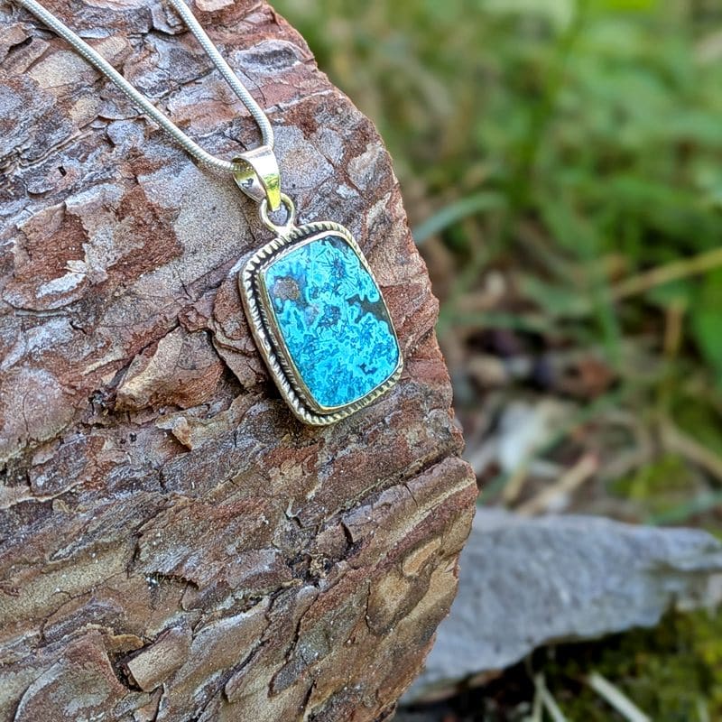 Pendentif artisanal argent et shattuckite Pendentif artisanal argent et shattuckite